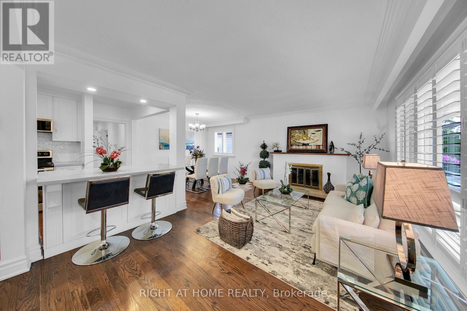 19 Wall Avenue, Toronto, Ontario  M9N 2N6 - Photo 3 - W13207492