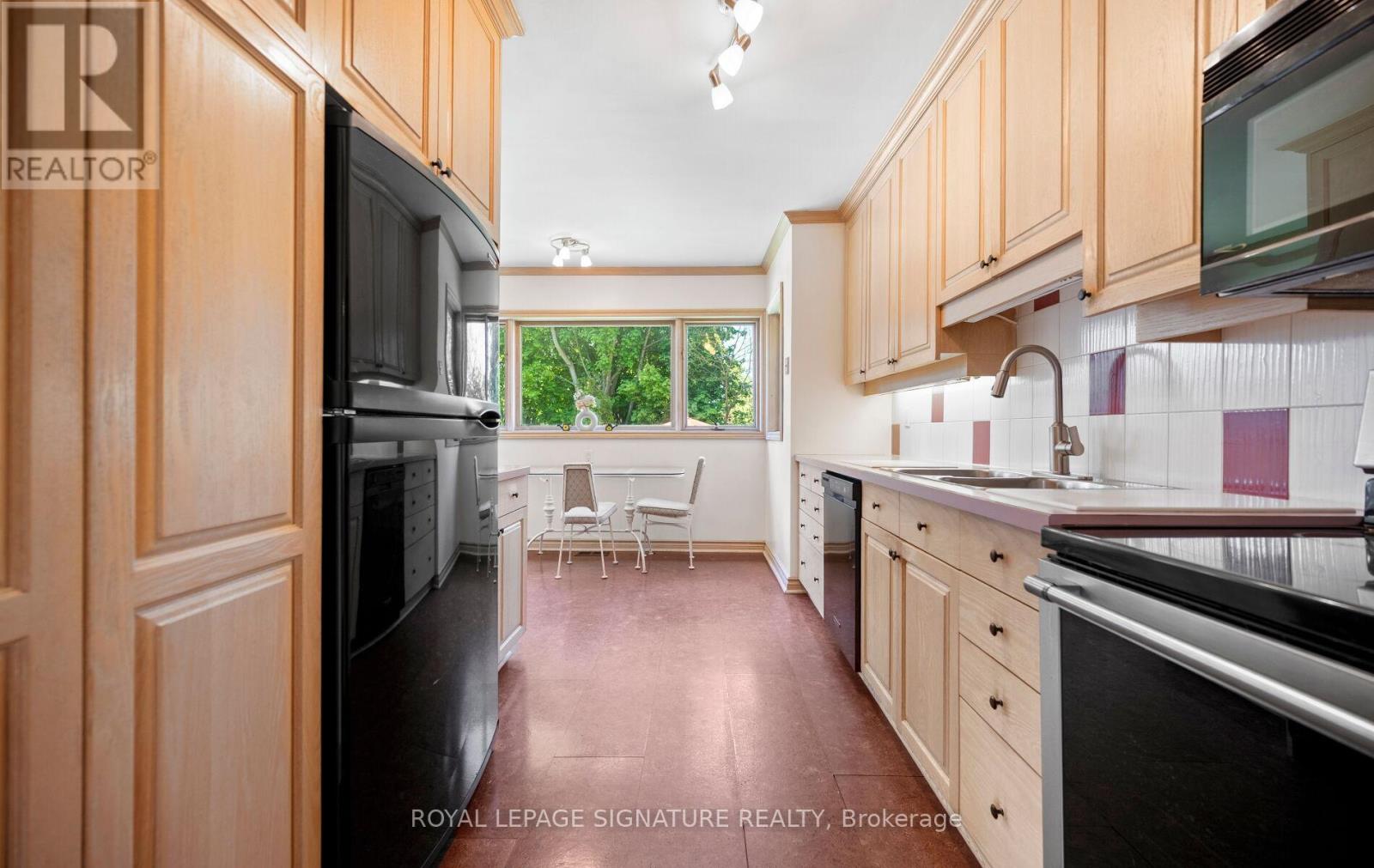 1570 Park Royale Boulevard, Mississauga, Ontario  L5E 2Z4 - Photo 11 - W13207504