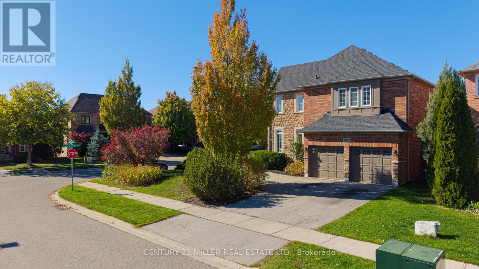 2211 Glencairn Road, Oakville, Ontario  L6M 4S1 - Photo 2 - W13207510