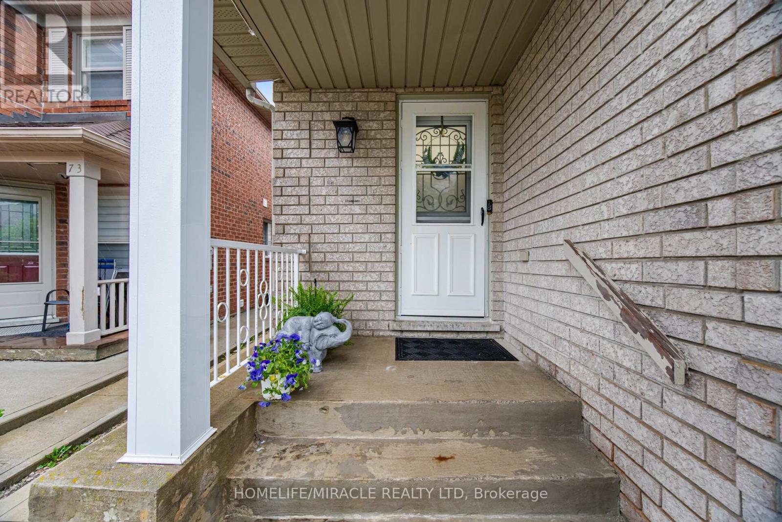 71 Dandelion Road, Brampton, Ontario  L6R 1Y3 - Photo 4 - W13207694