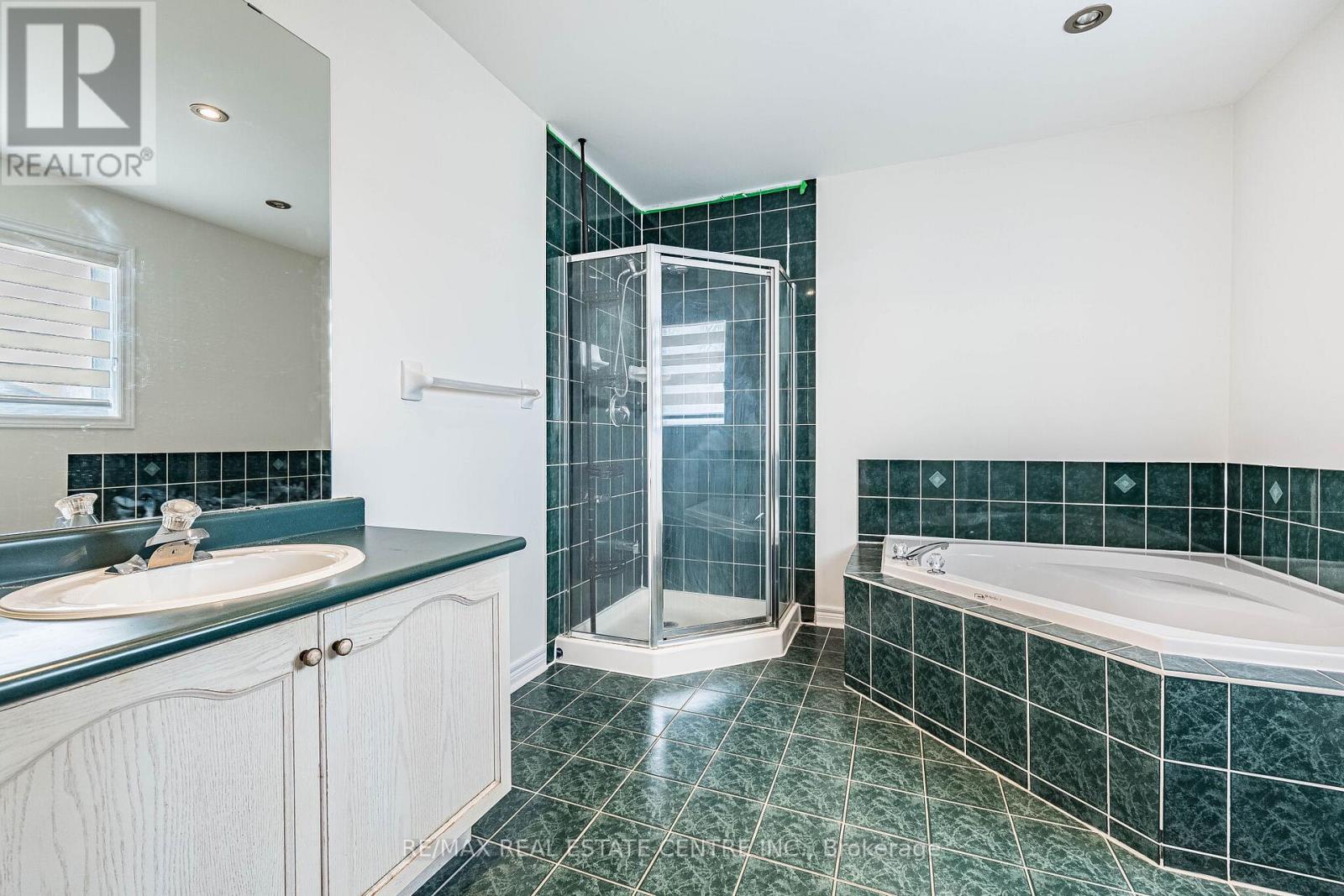 3469 Old Orchard Park Drive, Mississauga, Ontario  L5B 4E1 - Photo 23 - W13207726
