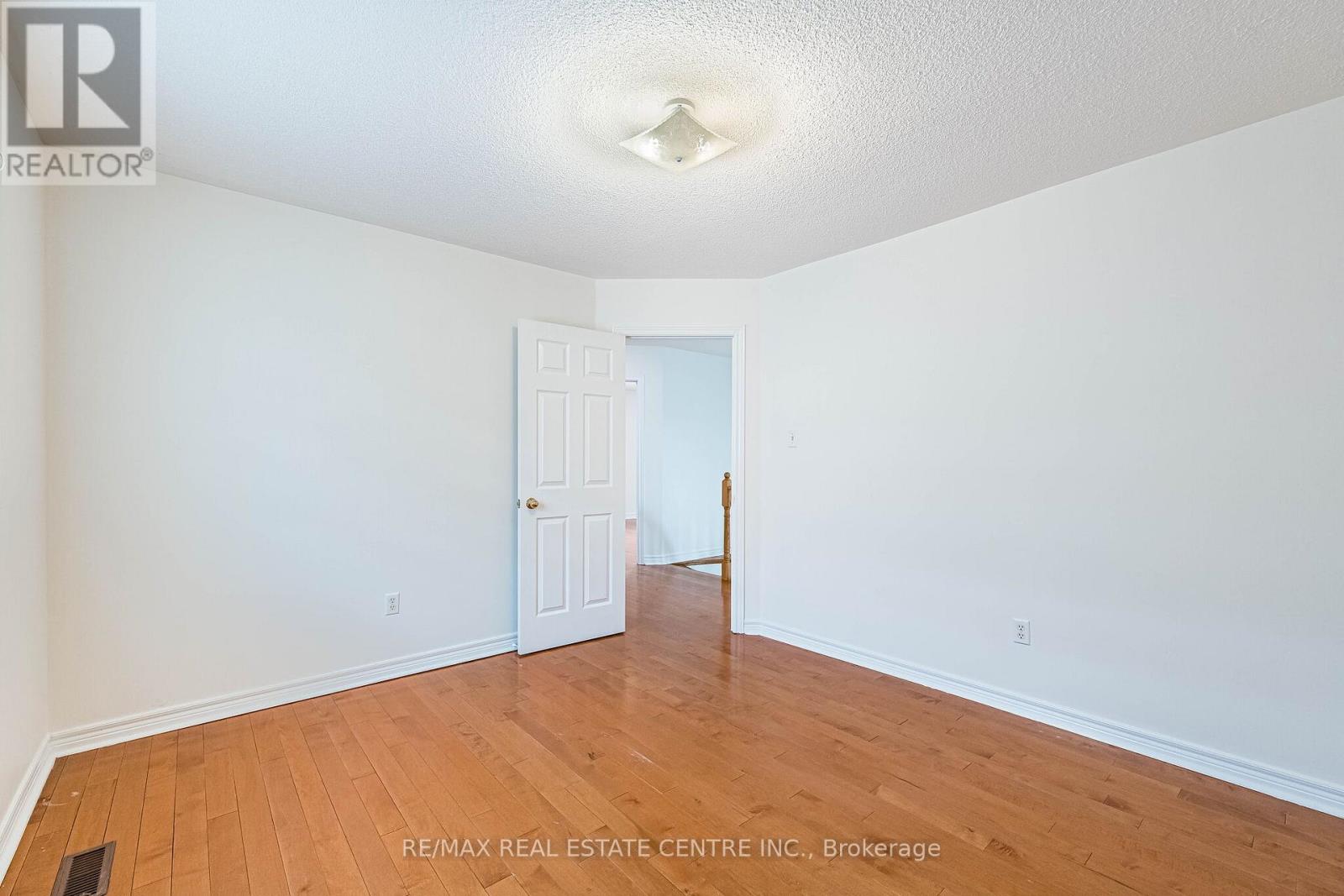 3469 Old Orchard Park Drive, Mississauga, Ontario  L5B 4E1 - Photo 24 - W13207726