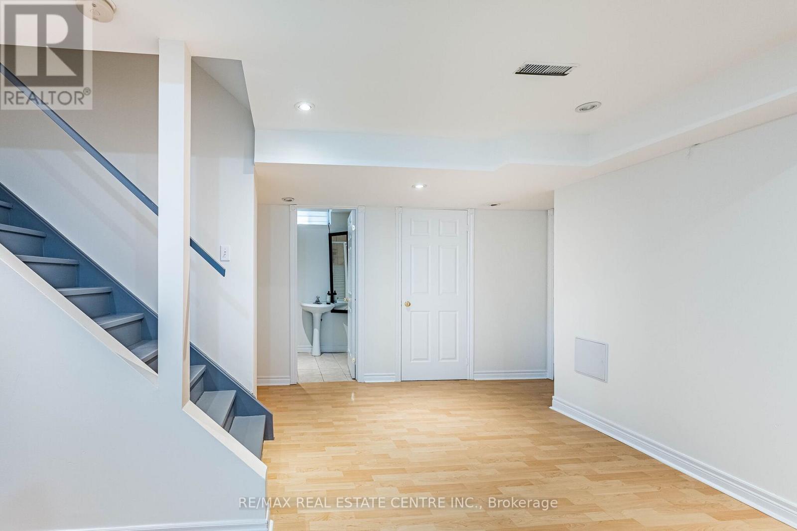 3469 Old Orchard Park Drive, Mississauga, Ontario  L5B 4E1 - Photo 31 - W13207726