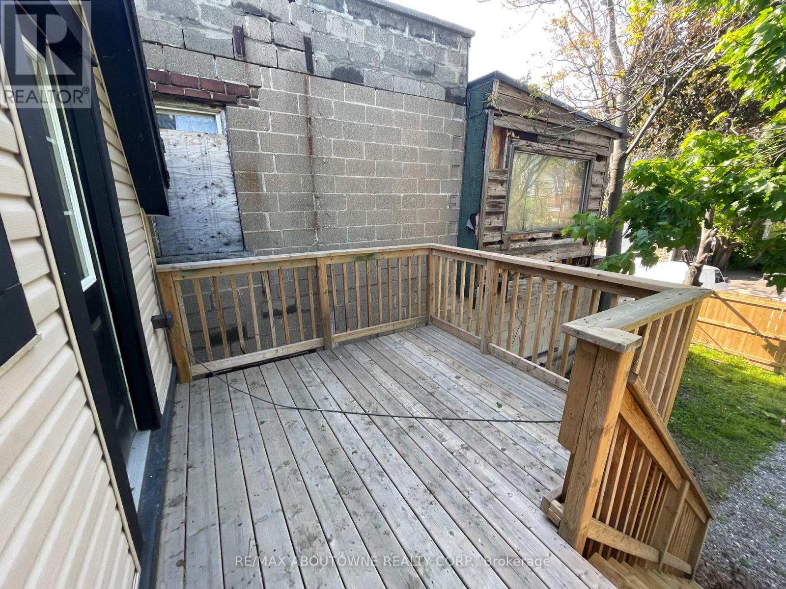 759 Barton Street E, Hamilton, Ontario  L8L 3A9 - Photo 2 - X13207374