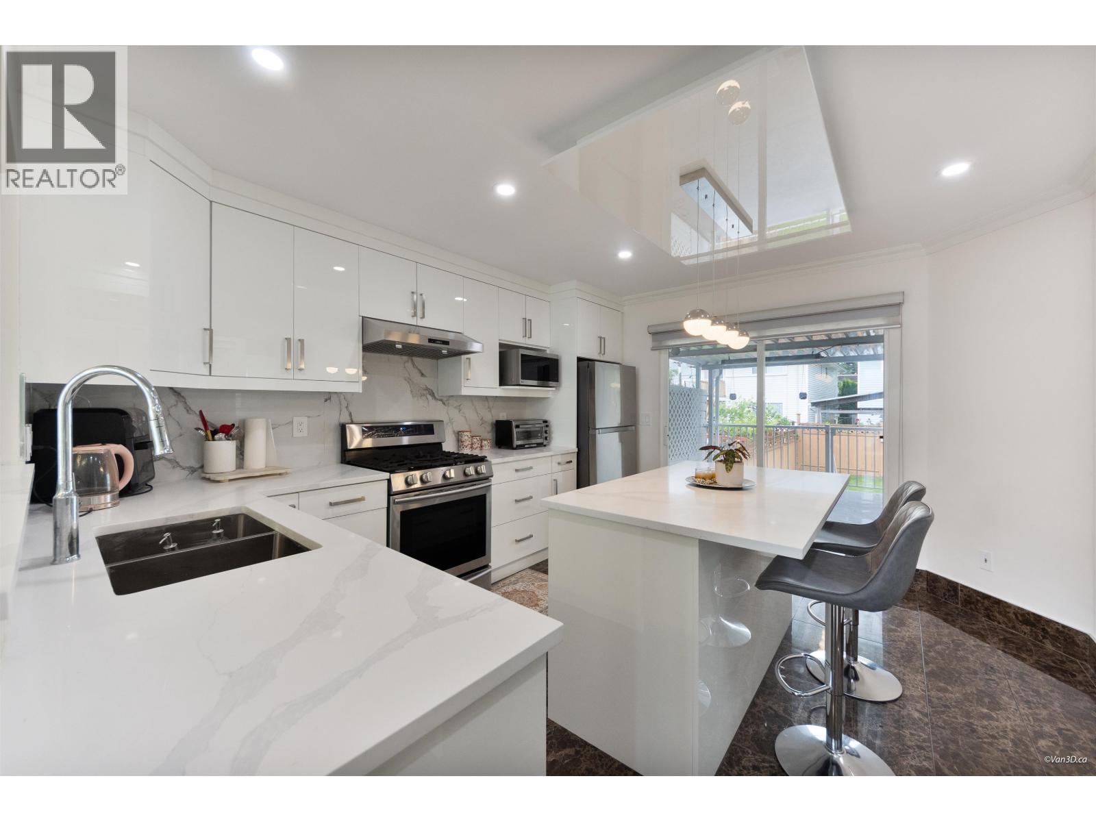 7525 17th Avenue, Burnaby, British Columbia  V3N 1L6 - Photo 6 - R3129106