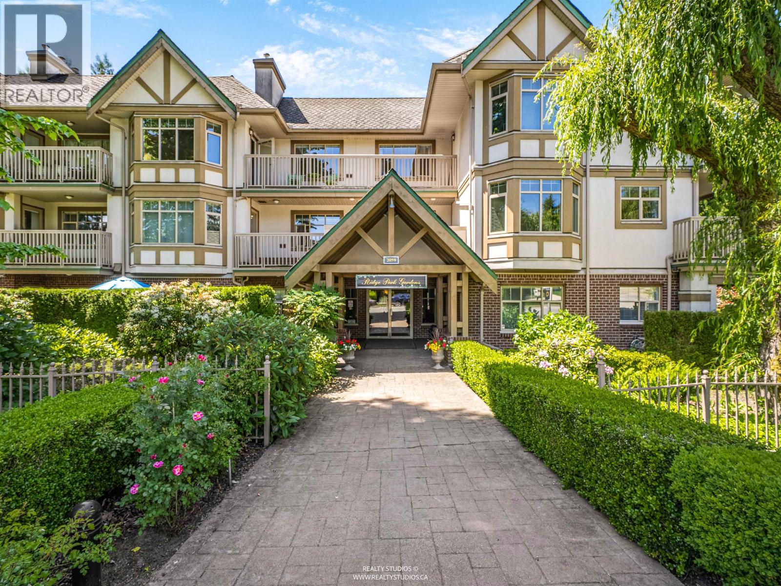 409 2059 Chesterfield Avenue, North Vancouver, British Columbia  V7M 2P4 - Photo 1 - R3129126