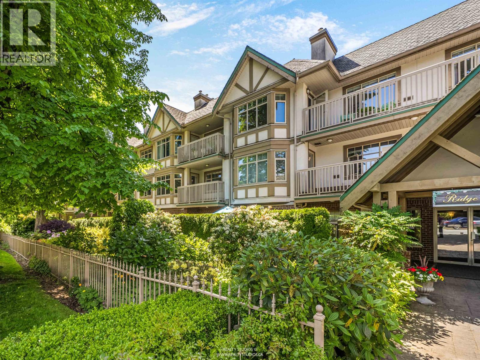 409 2059 Chesterfield Avenue, North Vancouver, British Columbia  V7M 2P4 - Photo 2 - R3129126