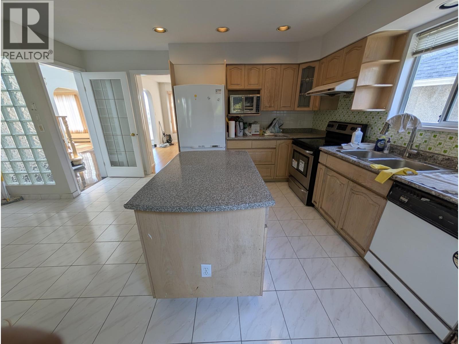 7xxx Thornhill Drive, Vancouver, British Columbia  V5P 3T5 - Photo 11 - R3129119