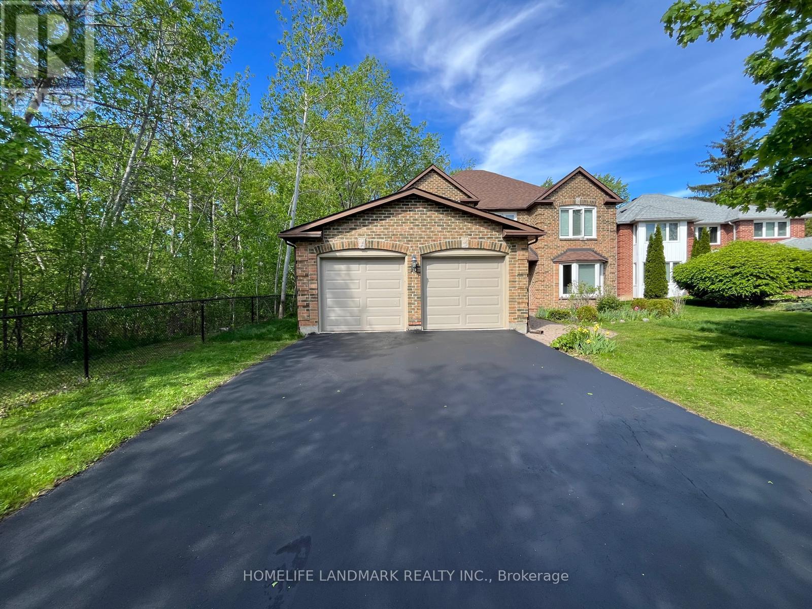 16 WILLIS DRIVE, Aurora, Ontario