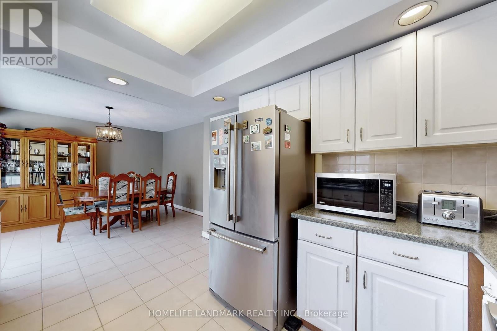16 Willis Drive, Aurora, Ontario  L4G 5N8 - Photo 11 - N12914126