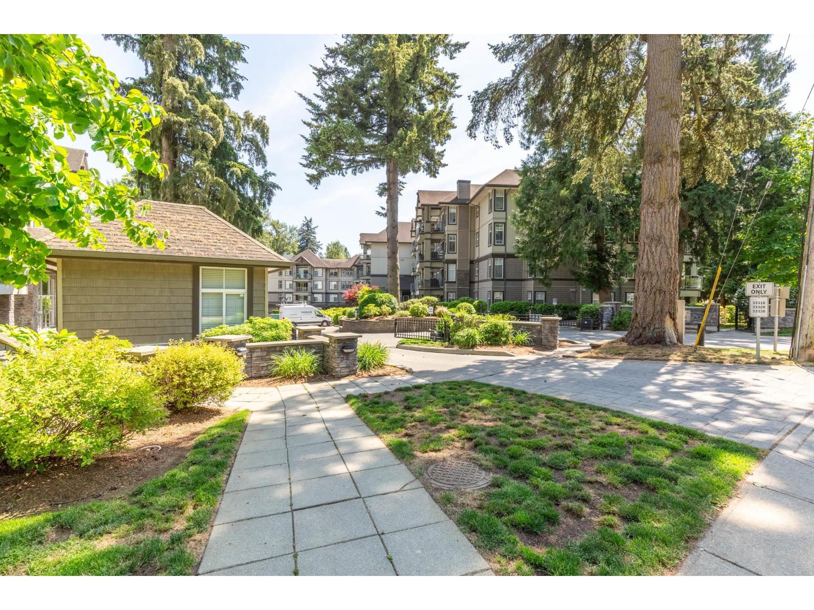 202 33318 E Bourquin Crescent, Abbotsford, British Columbia  V2S 0A6 - Photo 2 - R3127744