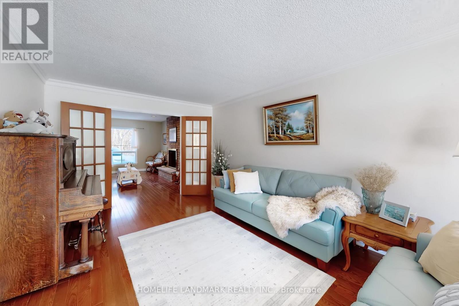 16 Willis Drive, Aurora, Ontario  L4G 5N8 - Photo 7 - N12914126