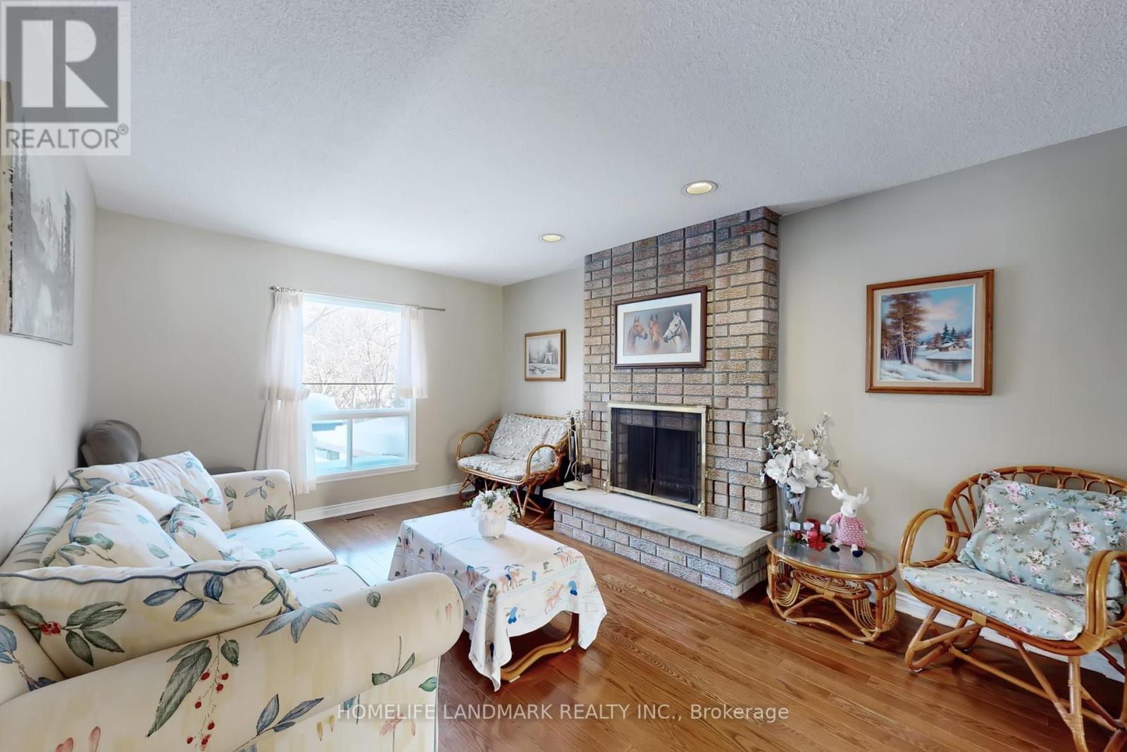 16 Willis Drive, Aurora, Ontario  L4G 5N8 - Photo 9 - N12914126
