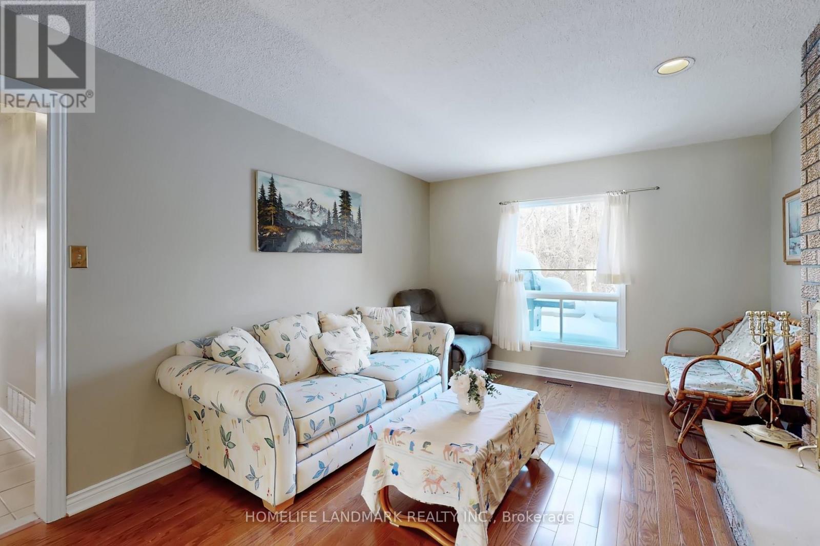 16 Willis Drive, Aurora, Ontario  L4G 5N8 - Photo 8 - N12914126