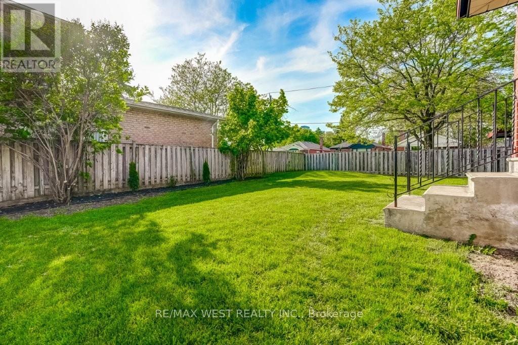 167 Silverhill Drive, Toronto, Ontario  M9B 6J5 - Photo 35 - W13207266