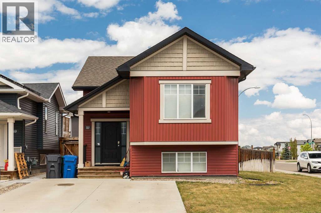 247 Blackwolf Way N, Lethbridge, Alberta  T1H 7B3 - Photo 1 - A2314432