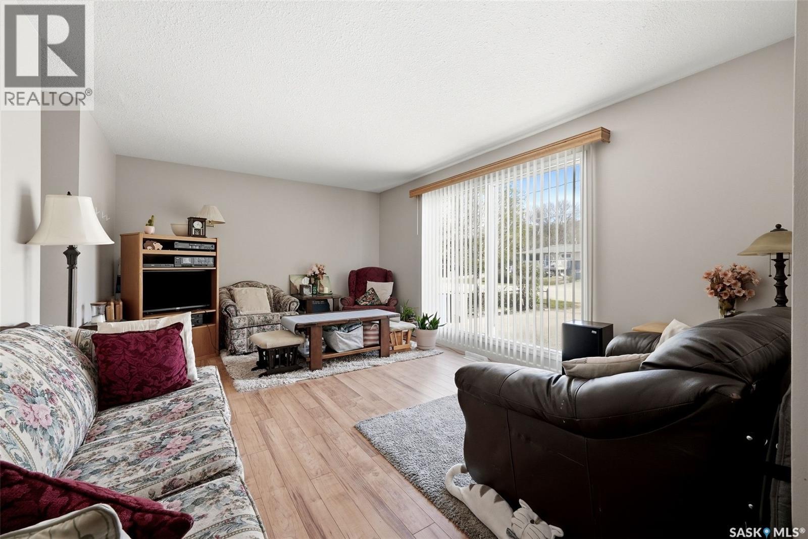 220 Qu'appelle Drive W, Lumsden, Saskatchewan  S0G 3C0 - Photo 4 - SK037226