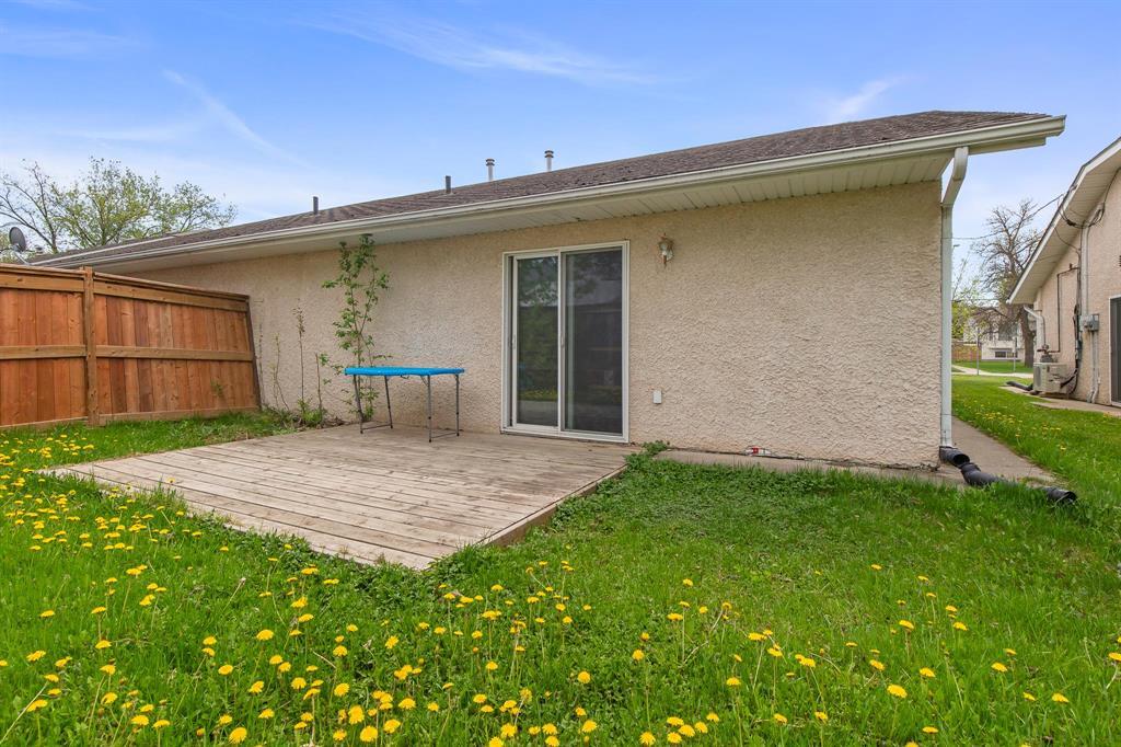 B 11 Ellice Avenue, Steinbach, Manitoba R5G 2B8 - Photo 2 - 202611642