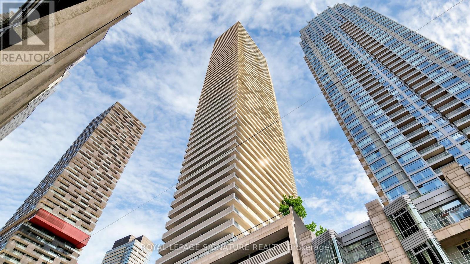 1011 - 2221 YONGE STREET, Toronto, Ontario