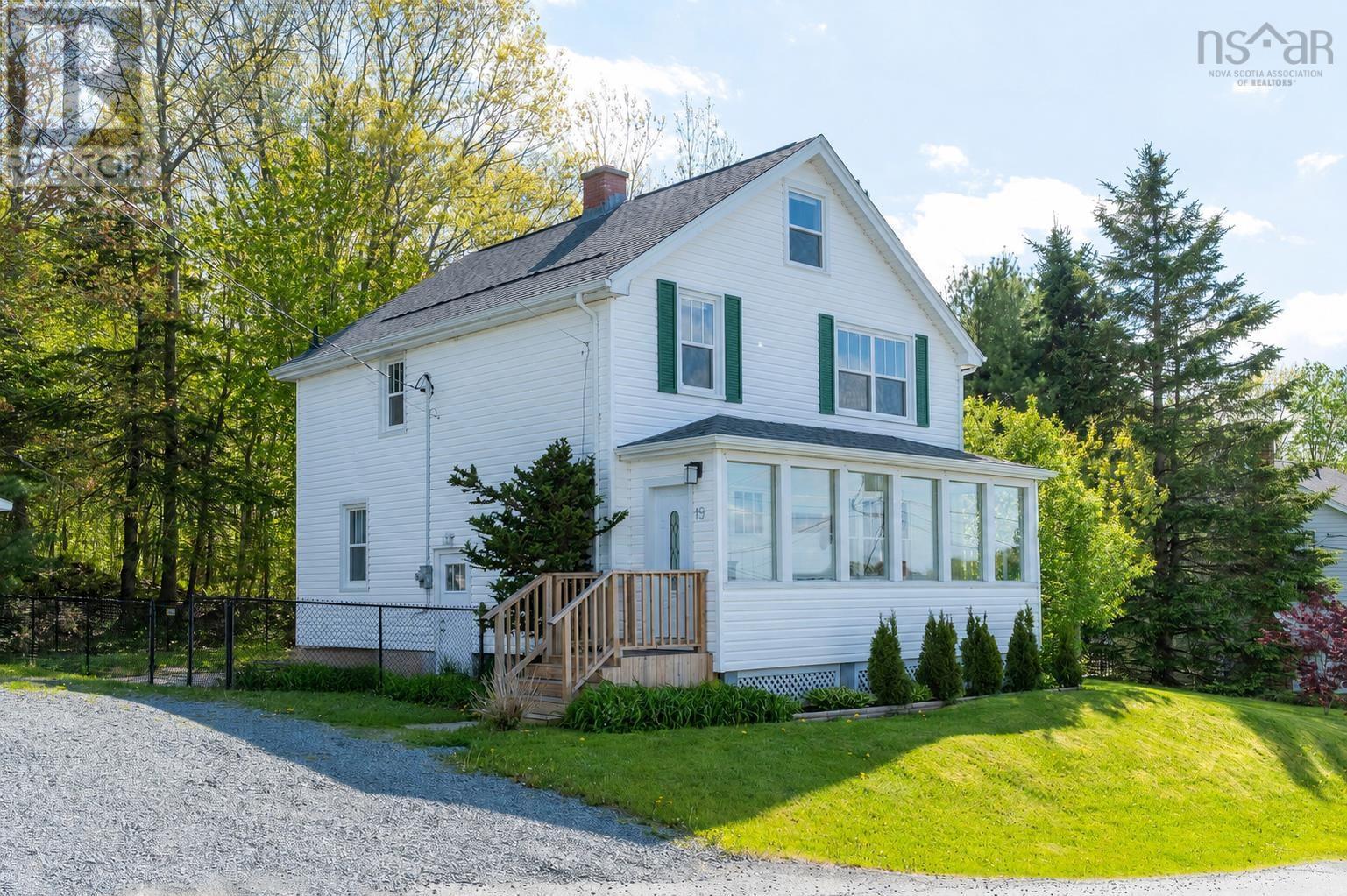 19 Tophill Road, Bedford, Nova Scotia  B4A 2K1 - Photo 1 - 202612404
