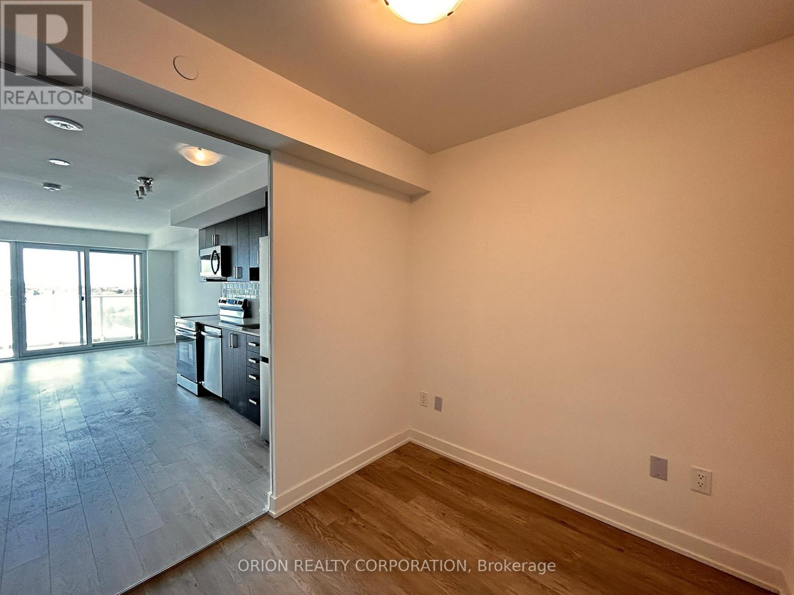 706 - 1010 Sandy Beach Road, Pickering, Ontario  L1W 0C7 - Photo 5 - E13207754