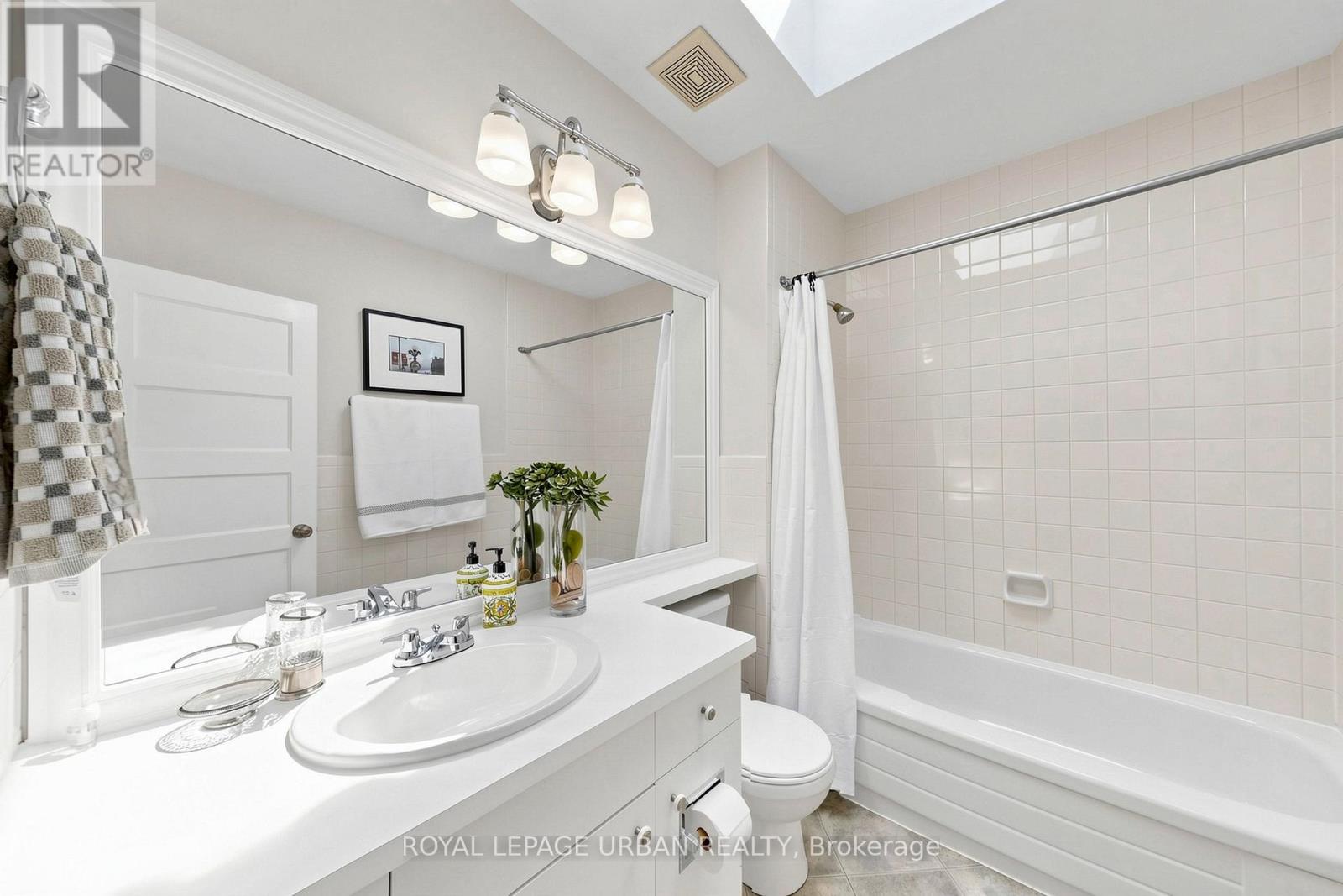 36 Norway Avenue, Toronto, Ontario  M4L 1P9 - Photo 17 - E13207794