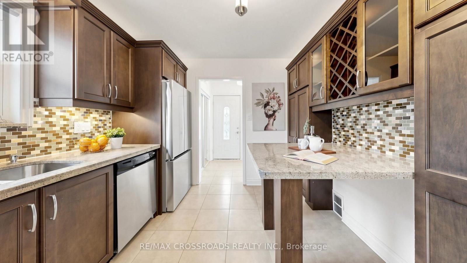63 Flora Drive, Toronto, Ontario  M1P 1A5 - Photo 15 - E13207838
