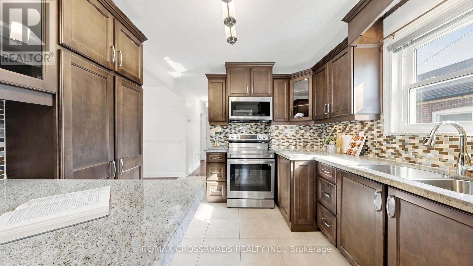 63 Flora Drive, Toronto, Ontario  M1P 1A5 - Photo 18 - E13207838