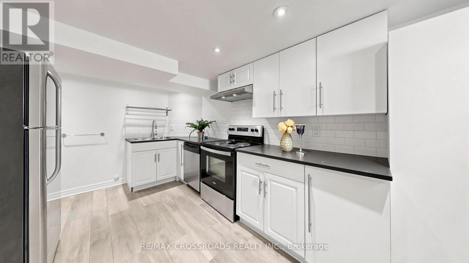 63 Flora Drive, Toronto, Ontario  M1P 1A5 - Photo 31 - E13207838