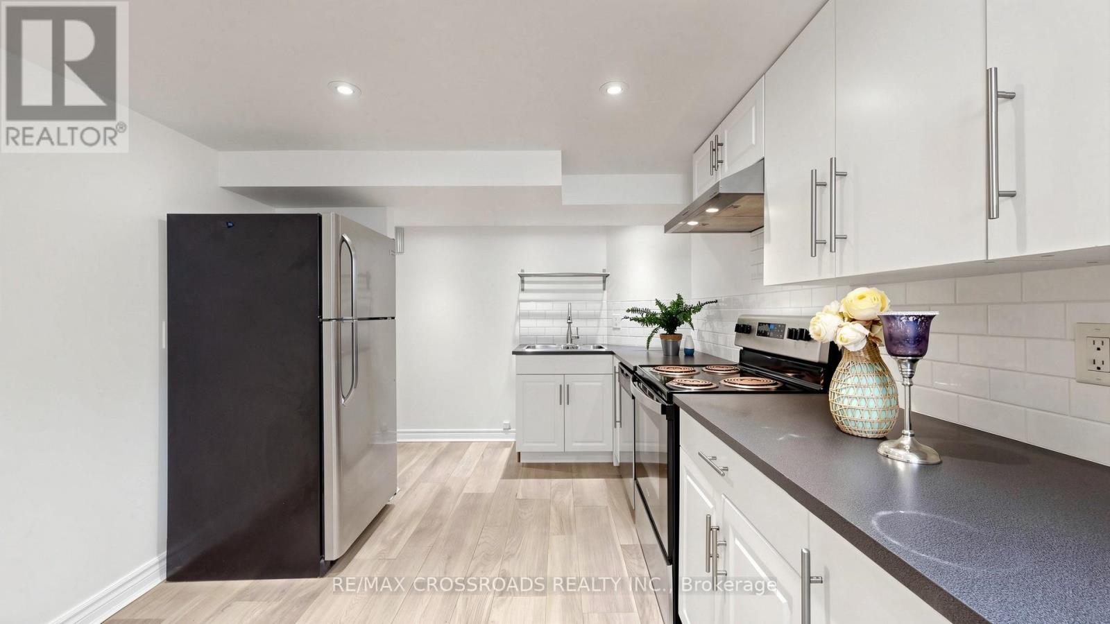 63 Flora Drive, Toronto, Ontario  M1P 1A5 - Photo 32 - E13207838