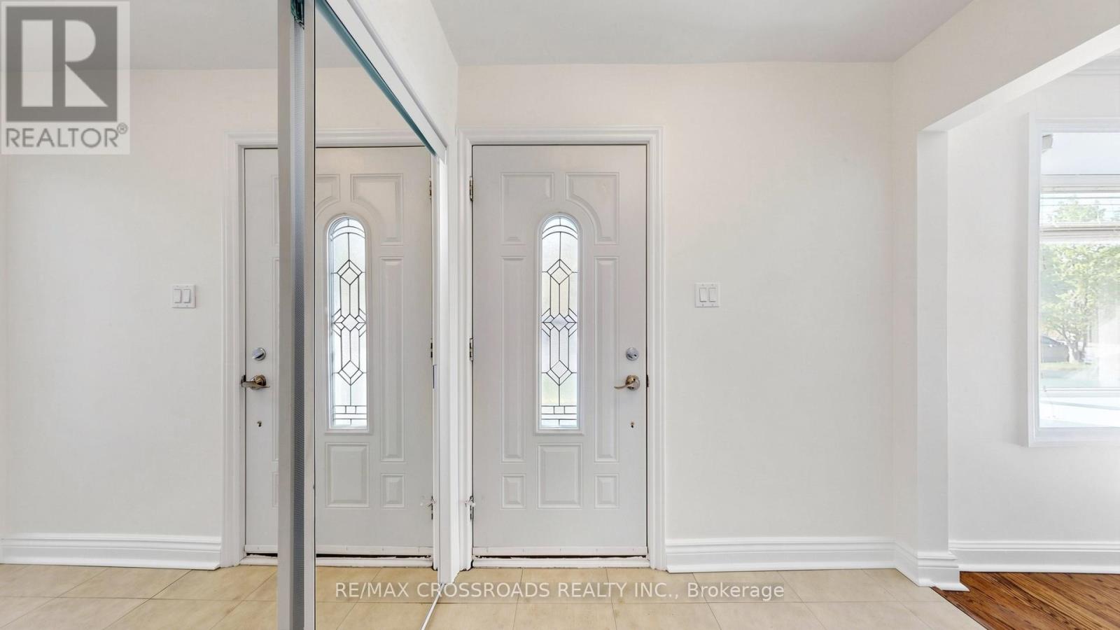 63 Flora Drive, Toronto, Ontario  M1P 1A5 - Photo 6 - E13207838