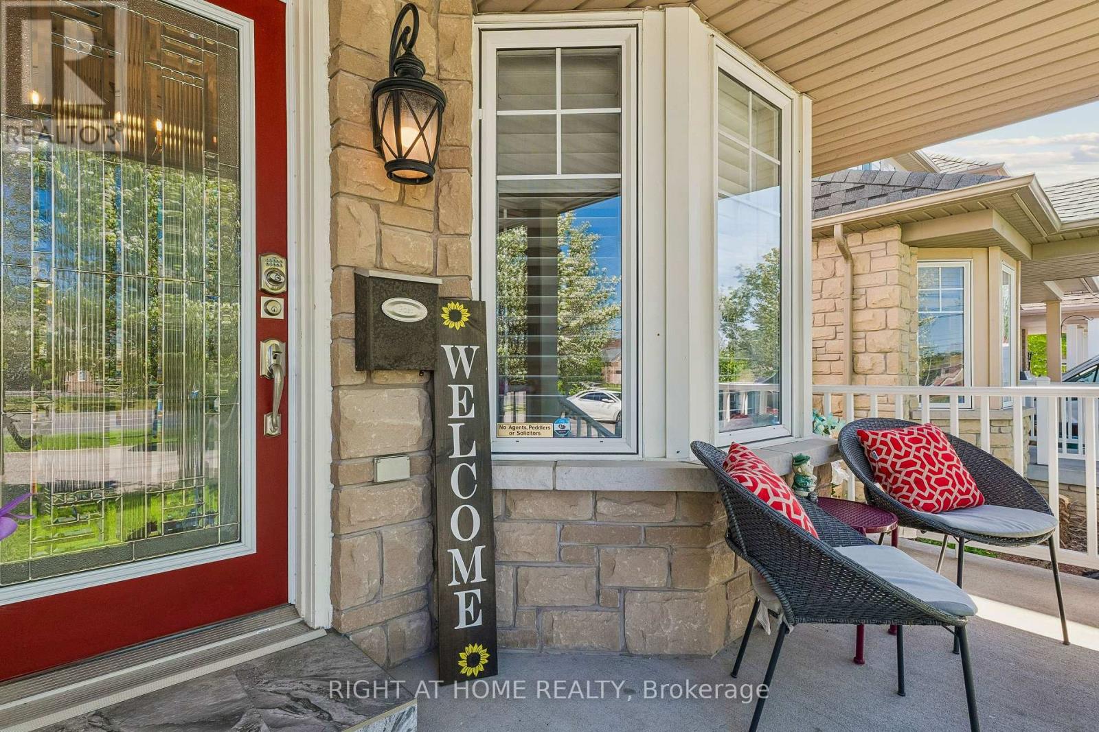 136 Harrongate Place, Whitby, Ontario  L1R 3E5 - Photo 2 - E13207866