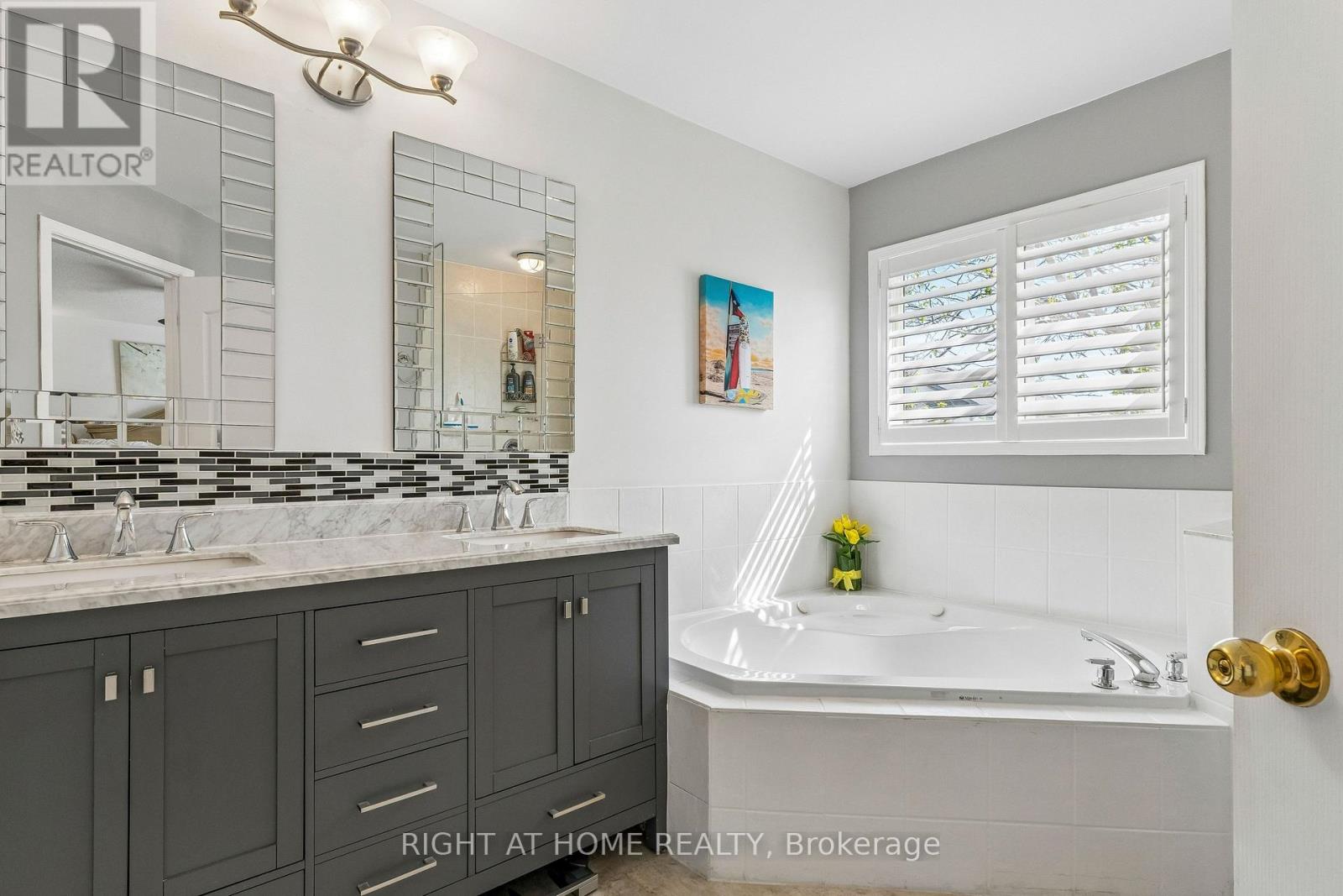 136 Harrongate Place, Whitby, Ontario  L1R 3E5 - Photo 20 - E13207866