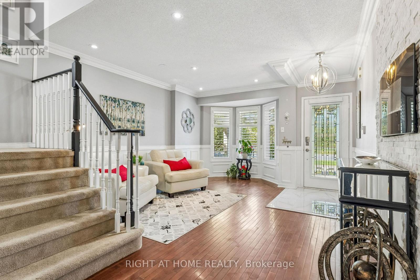 136 Harrongate Place, Whitby, Ontario  L1R 3E5 - Photo 4 - E13207866