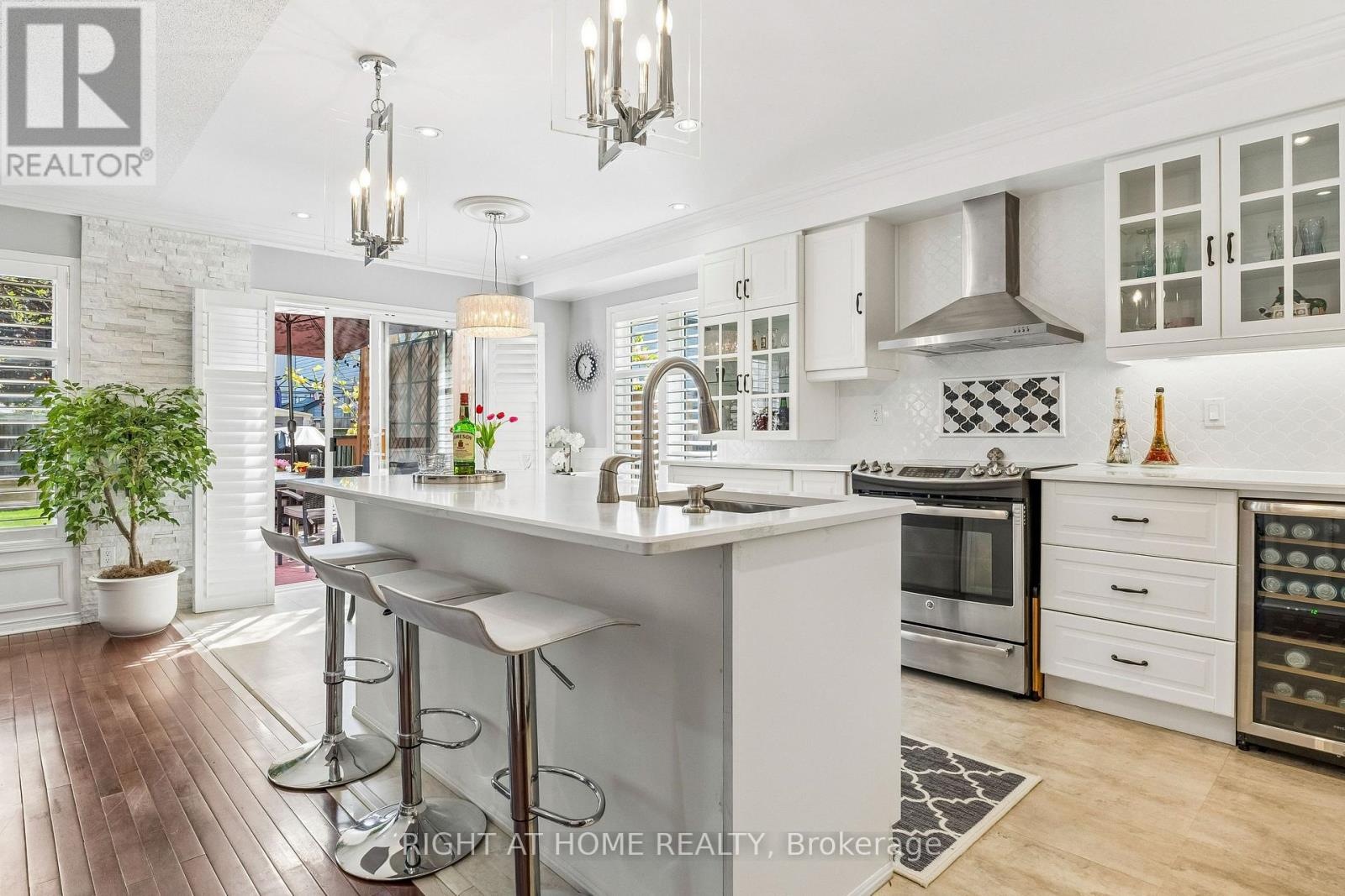 136 Harrongate Place, Whitby, Ontario  L1R 3E5 - Photo 6 - E13207866