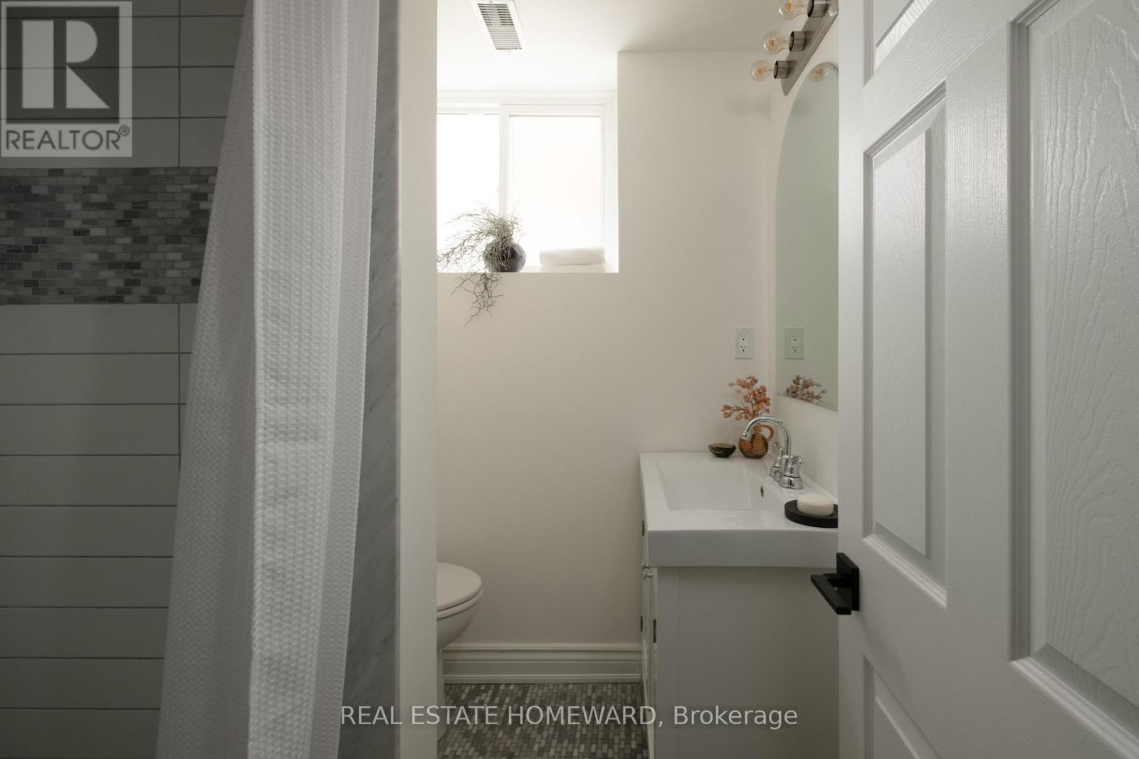 22 Kimbourne Avenue, Toronto, Ontario  M4J 4J2 - Photo 35 - E13207886