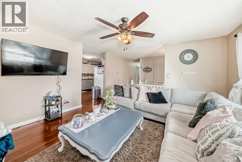 3 Shannon Close, Olds, Alberta  T4H 1C1 - Photo 4 - A2309426