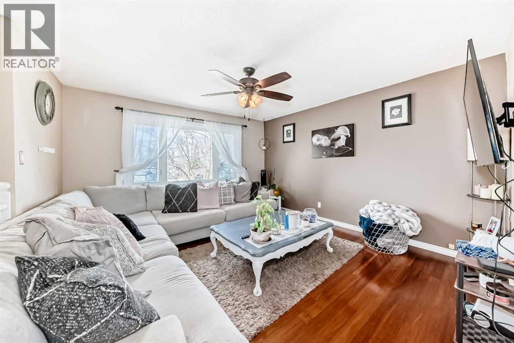 3 Shannon Close, Olds, Alberta  T4H 1C1 - Photo 5 - A2309426