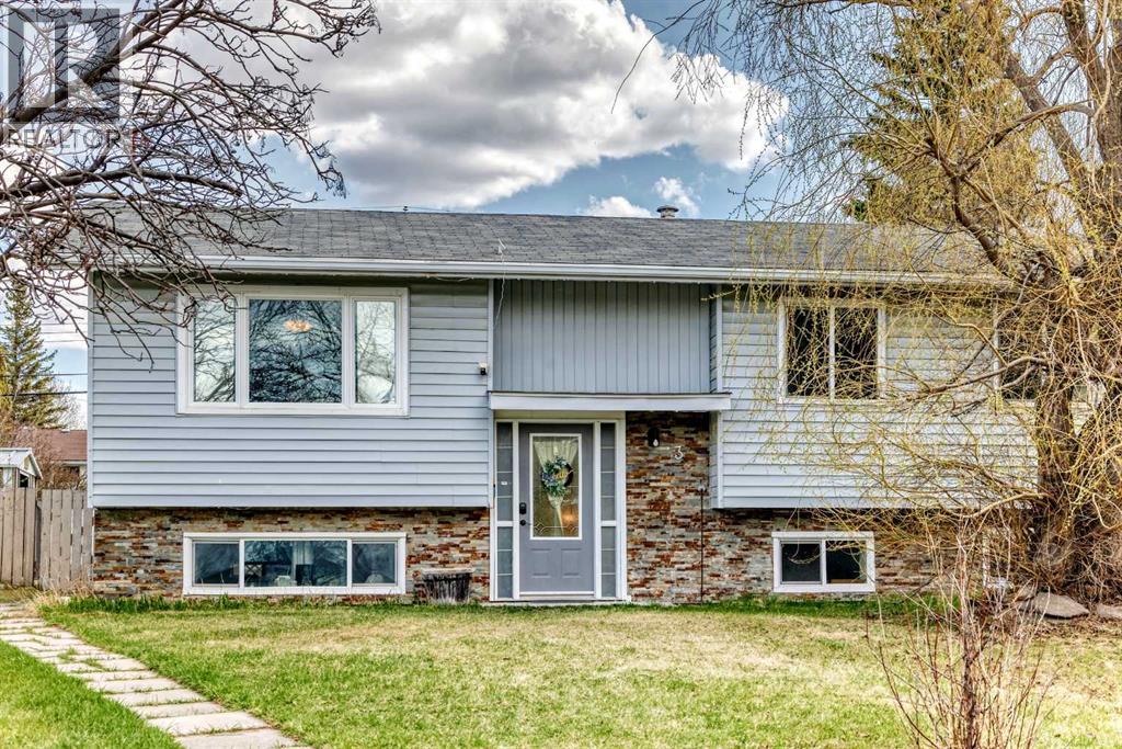 3 Shannon Close, Olds, Alberta  T4H 1C1 - Photo 2 - A2309426
