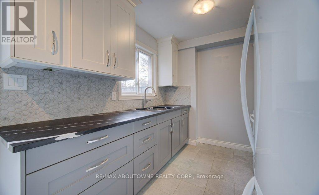 16 - 30 Heslop Road, Milton, Ontario  L9T 1B3 - Photo 4 - W13207768