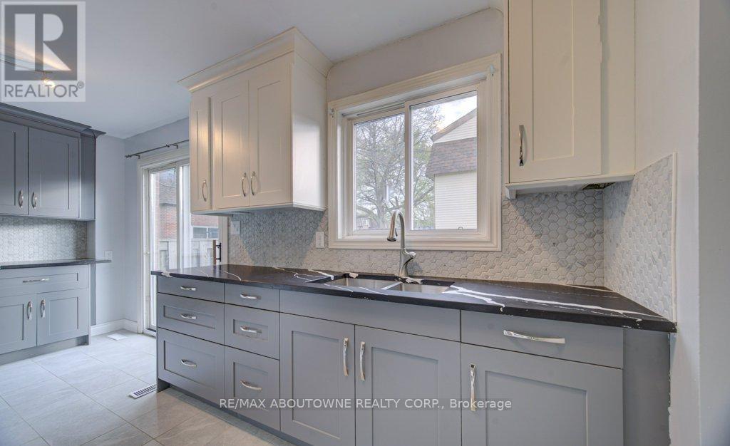 16 - 30 Heslop Road, Milton, Ontario  L9T 1B3 - Photo 5 - W13207768