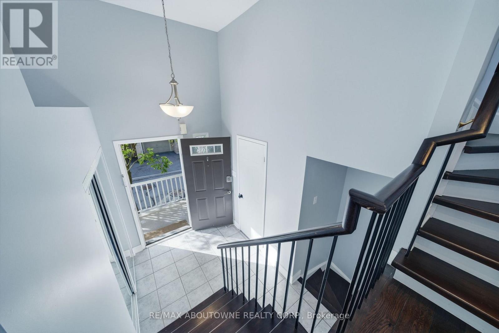 54 - 7105 Branigan Gate, Mississauga, Ontario  L5N 7S2 - Photo 3 - W13193170