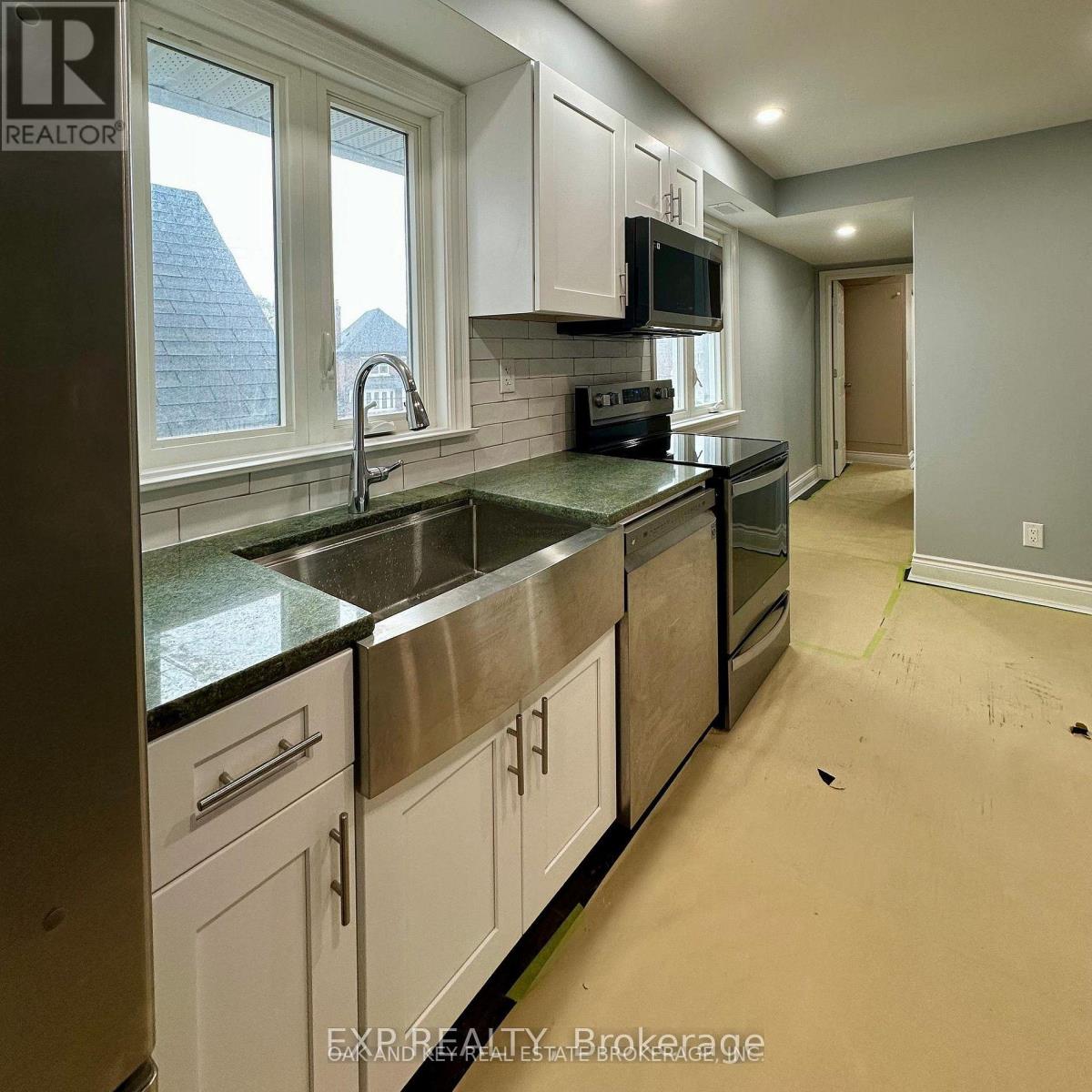 Upper - 6 Lapp Street, Toronto (Rockcliffe-Smythe), Ontario  M6N 3W6 - Photo 5 - W13208012