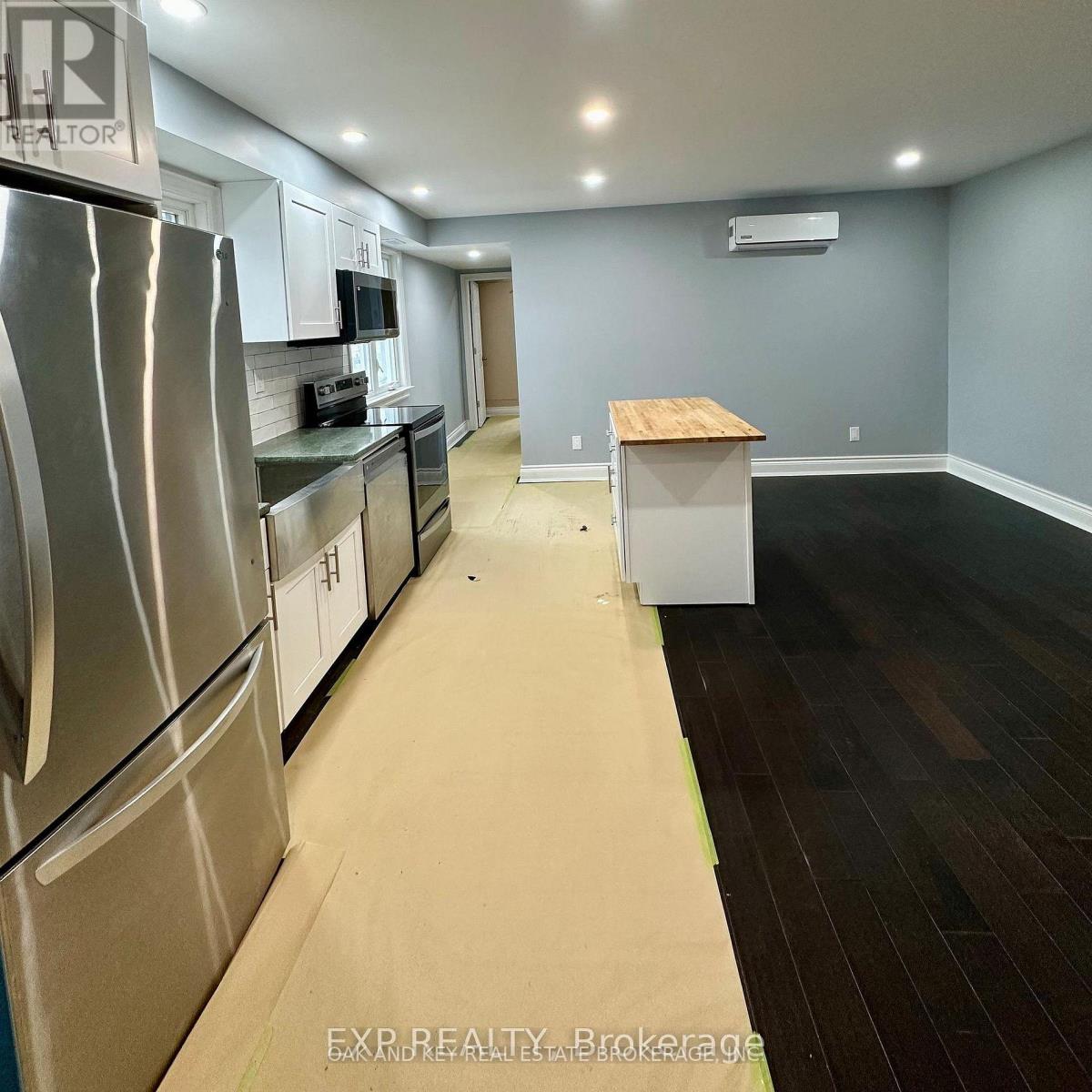 Upper - 6 Lapp Street, Toronto (Rockcliffe-Smythe), Ontario  M6N 3W6 - Photo 8 - W13208012