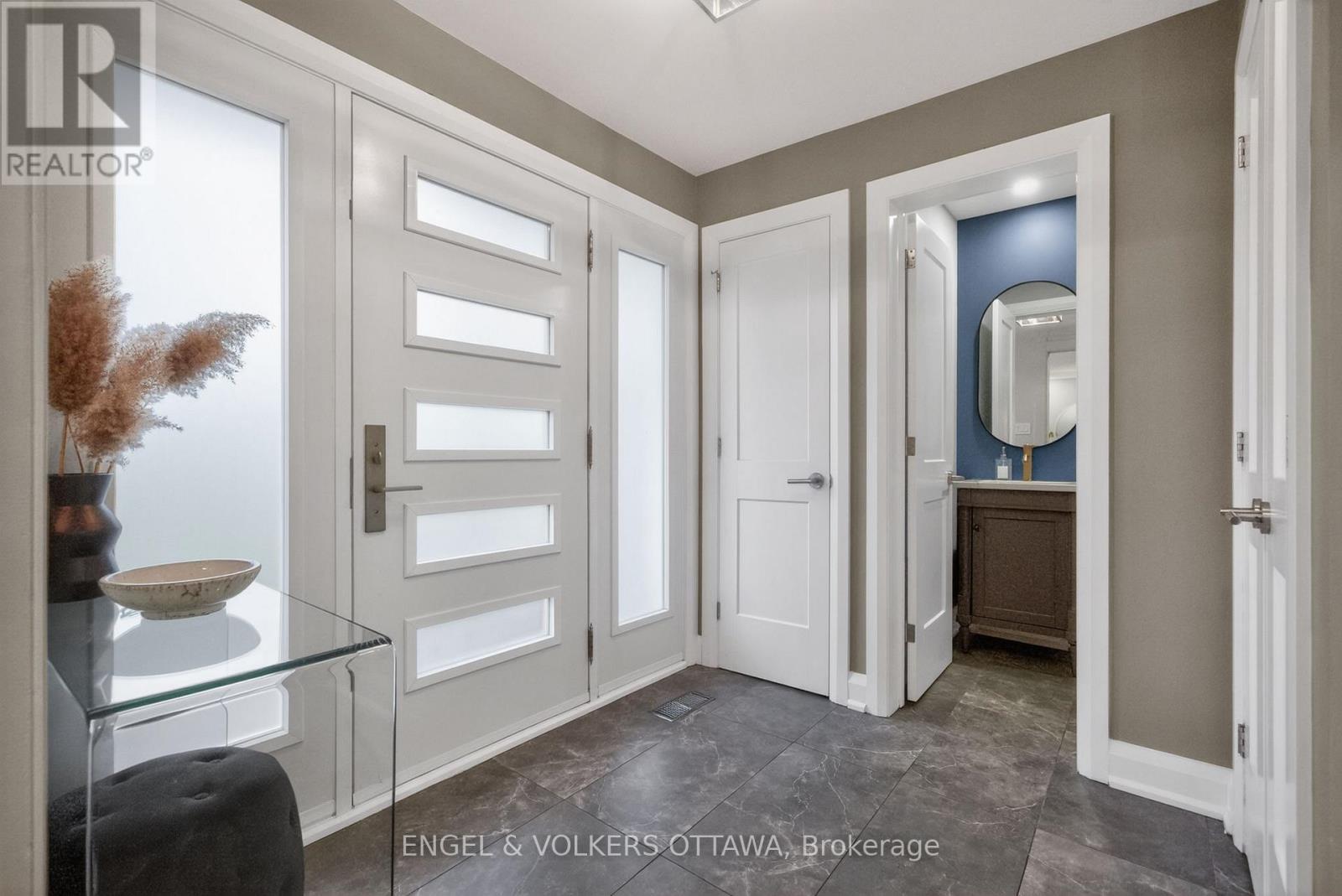 1530 Caton Street, Ottawa, Ontario  K1H 6J4 - Photo 3 - X13208004