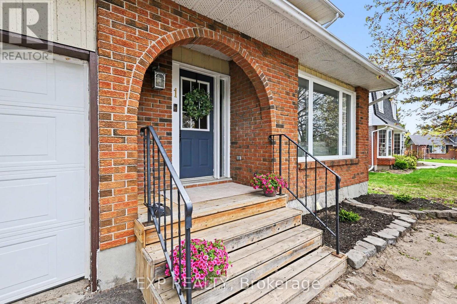 1 Laura Crescent, Mississippi Mills, Ontario  K0A 1A0 - Photo 3 - X13208180