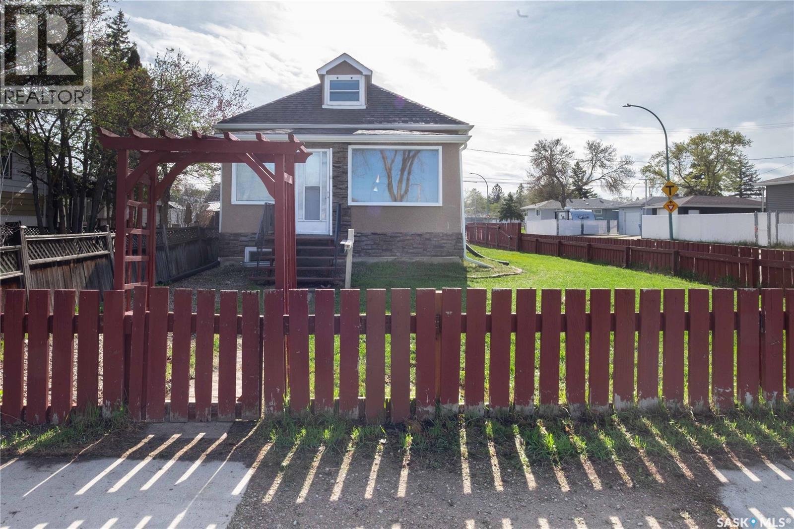 1077 Broder Street, Regina, Saskatchewan  S4N 3P8 - Photo 2 - SK037358