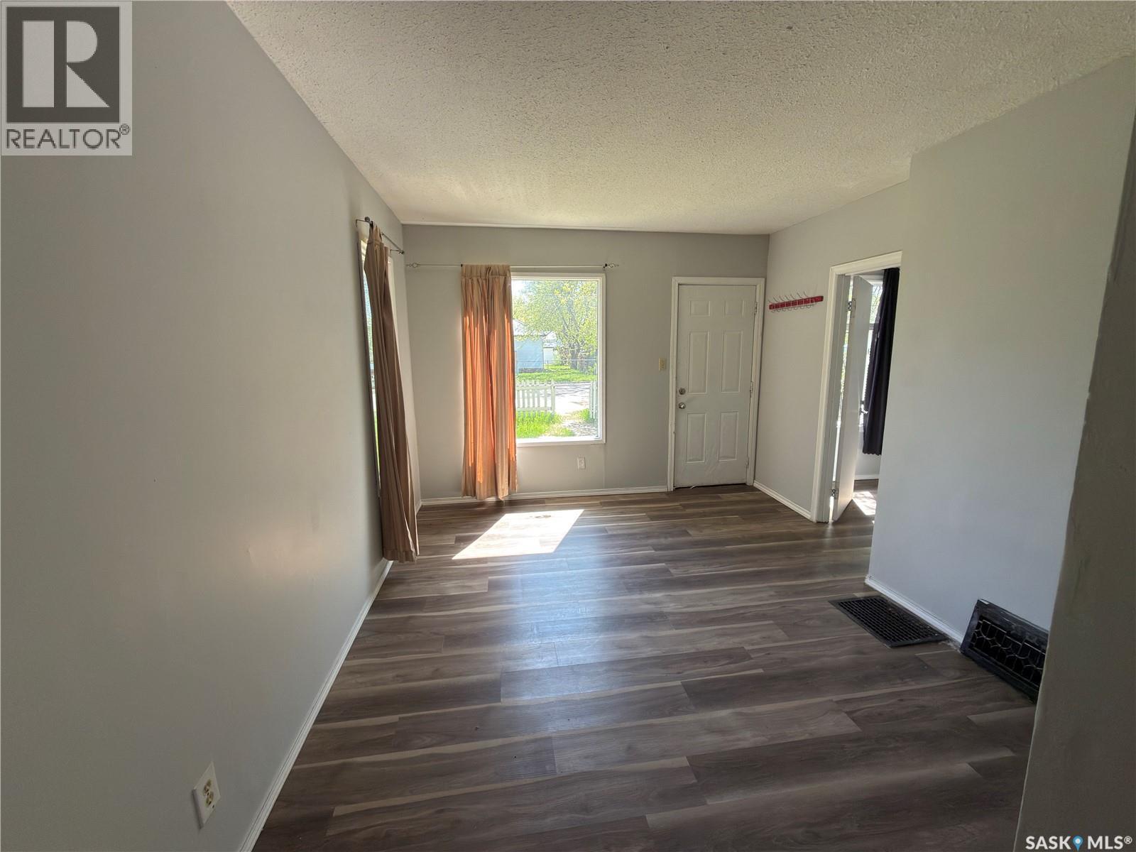 844 13th Street W, Prince Albert, Saskatchewan  S6V 3H3 - Photo 3 - SK037329