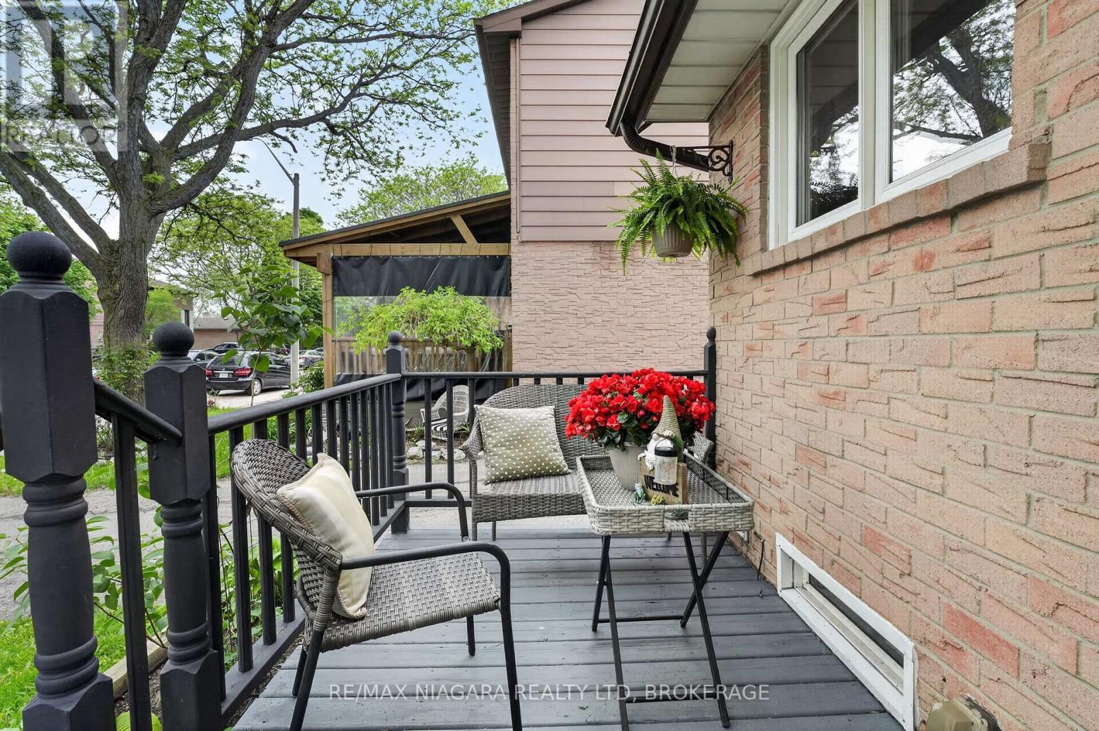 75 Berrisfield Crescent, Hamilton, Ontario  L8T 4X1 - Photo 4 - X13091036