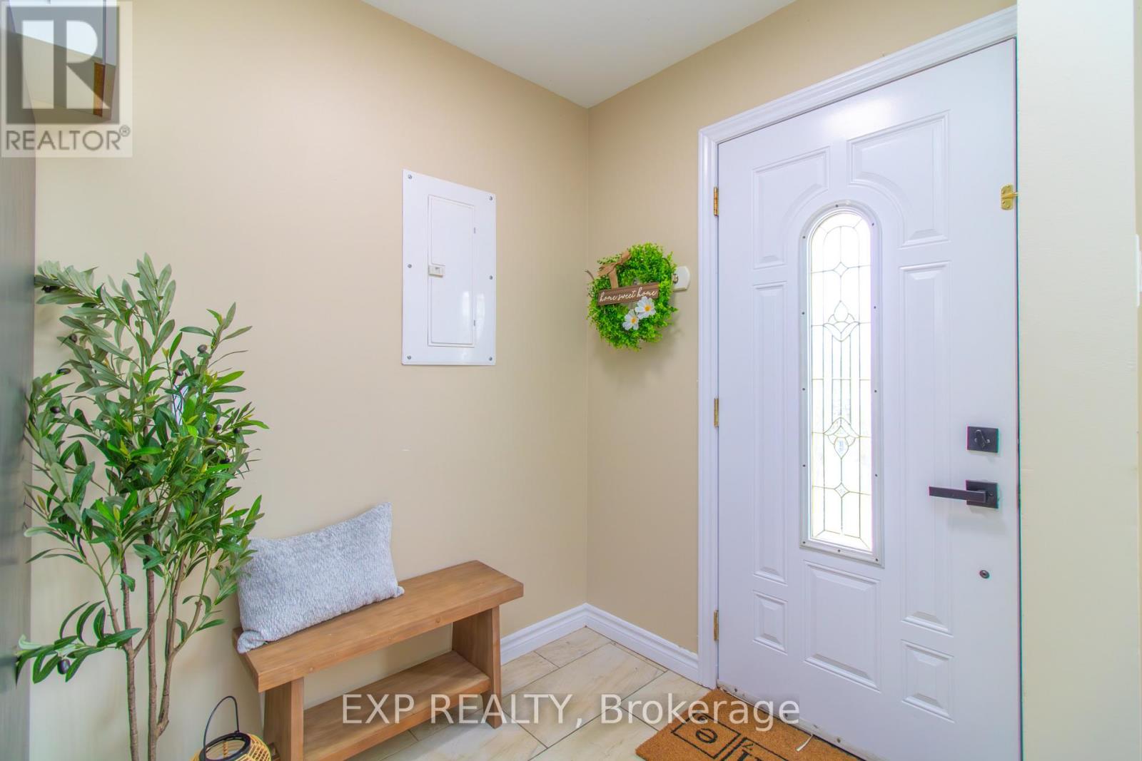 35 Hillsborough Crescent, Kitchener, Ontario  N2E 1J5 - Photo 2 - X13202190